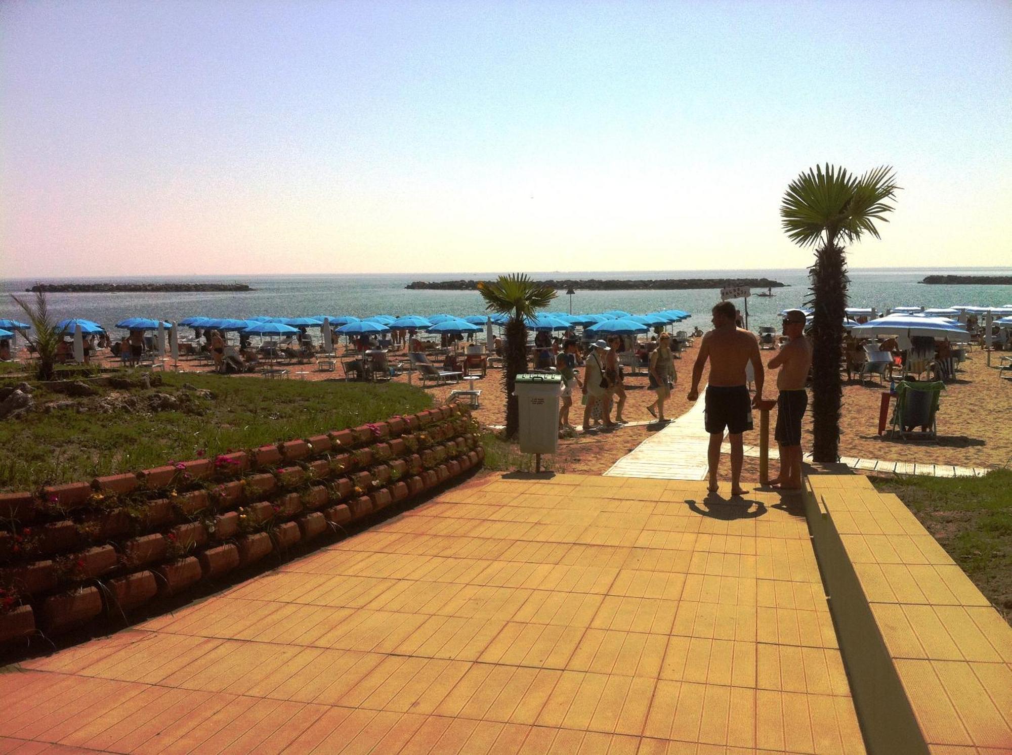 Airone Bianco Residence Village Lido delle Nazioni Buitenkant foto