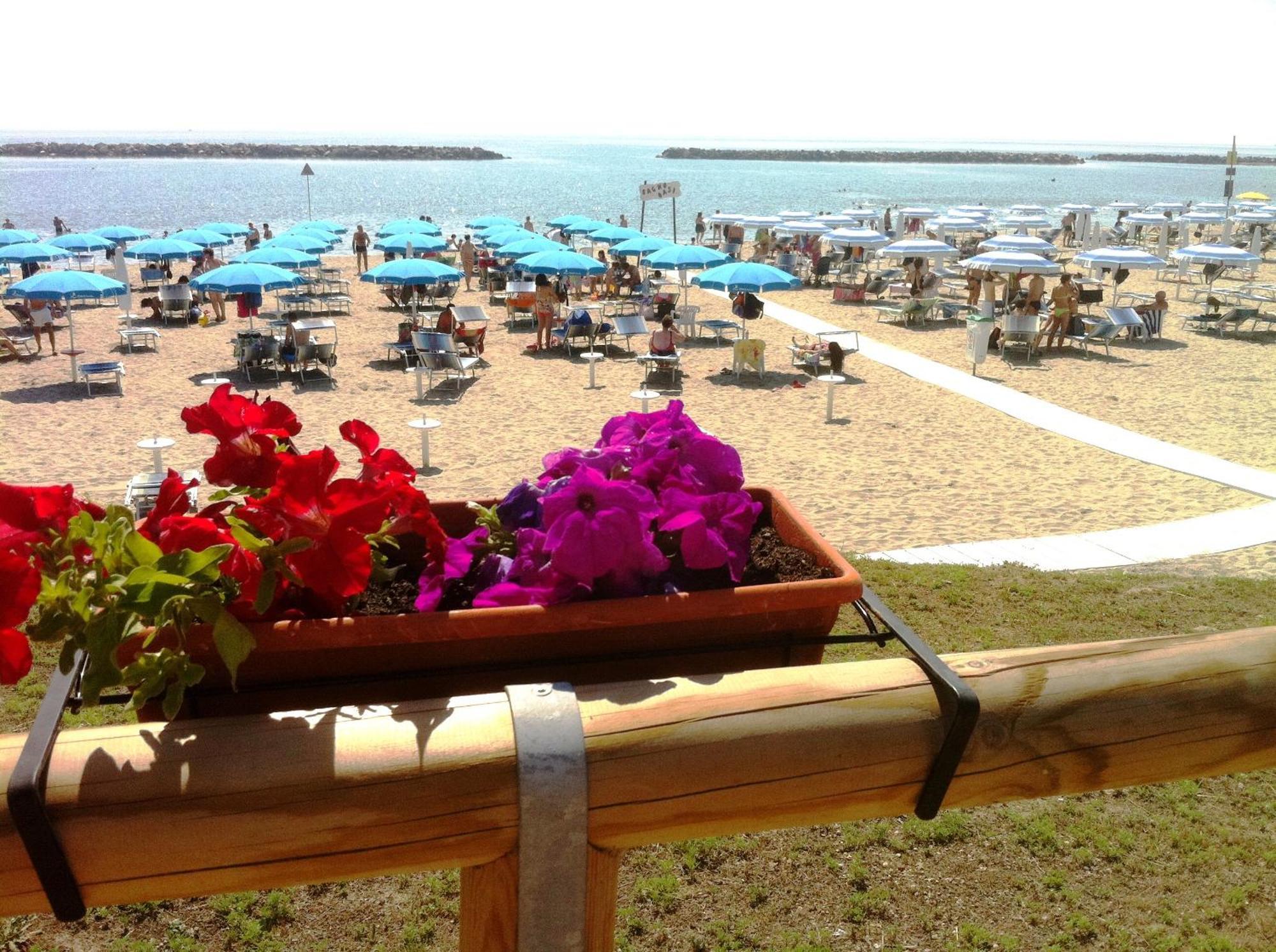Airone Bianco Residence Village Lido delle Nazioni Buitenkant foto